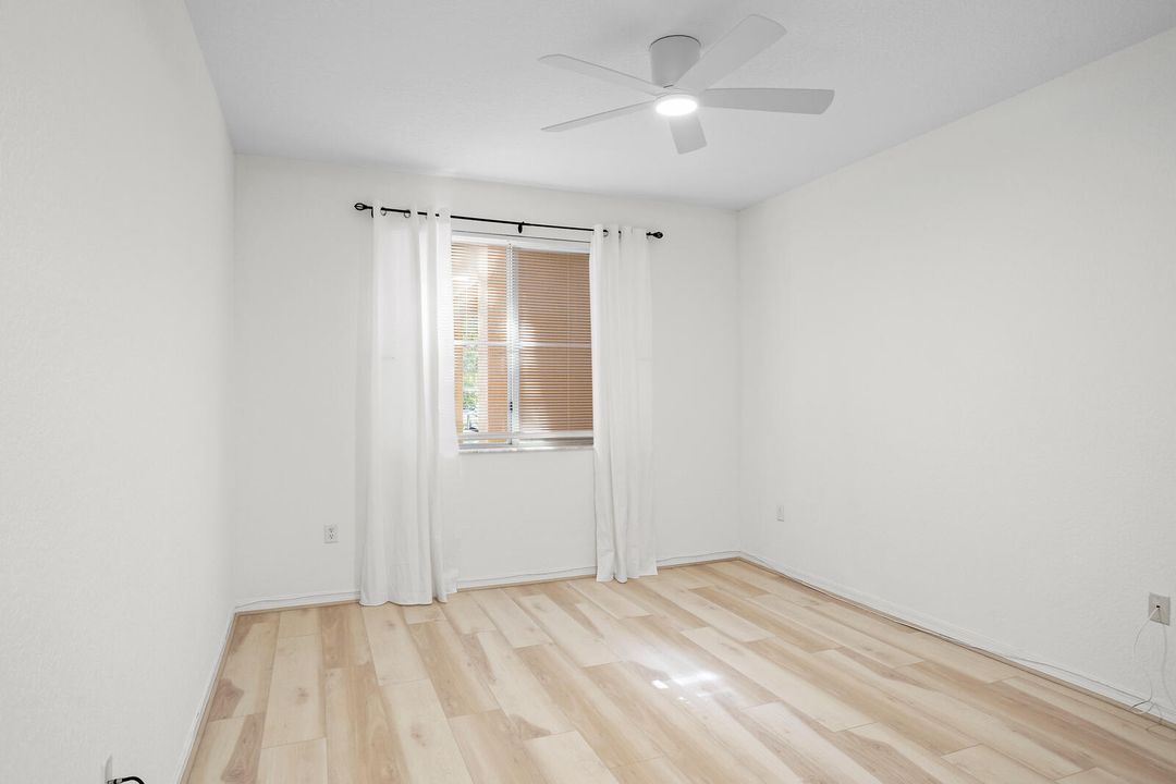 合同活跃: $2,075 (1 贝兹, 1 浴室, 815 平方英尺)