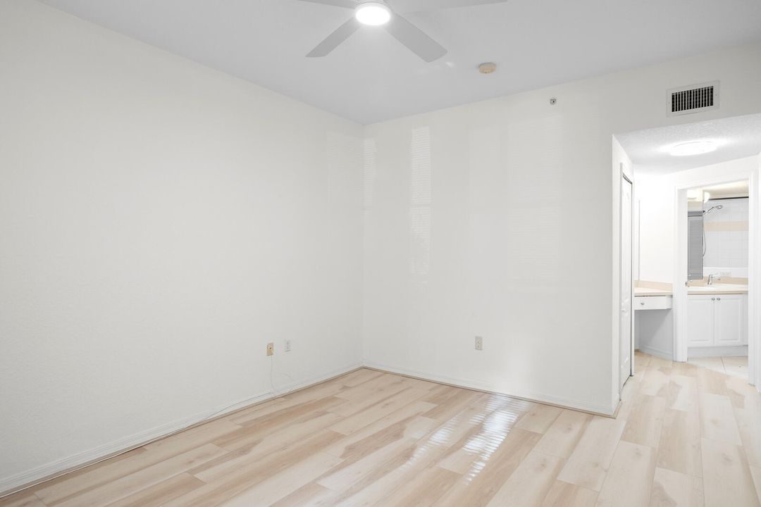 合同活跃: $2,075 (1 贝兹, 1 浴室, 815 平方英尺)