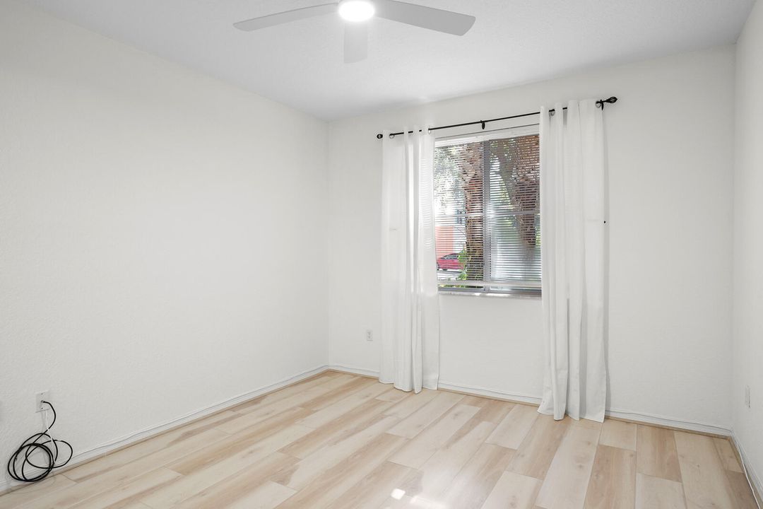 合同活跃: $2,075 (1 贝兹, 1 浴室, 815 平方英尺)