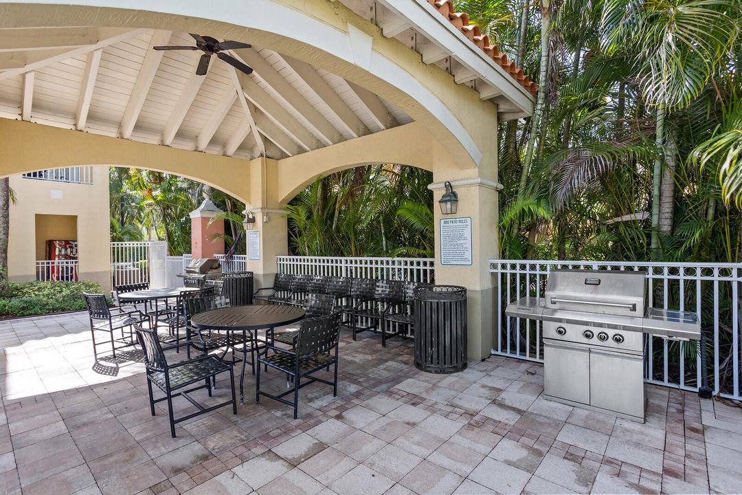 合同活跃: $2,075 (1 贝兹, 1 浴室, 815 平方英尺)