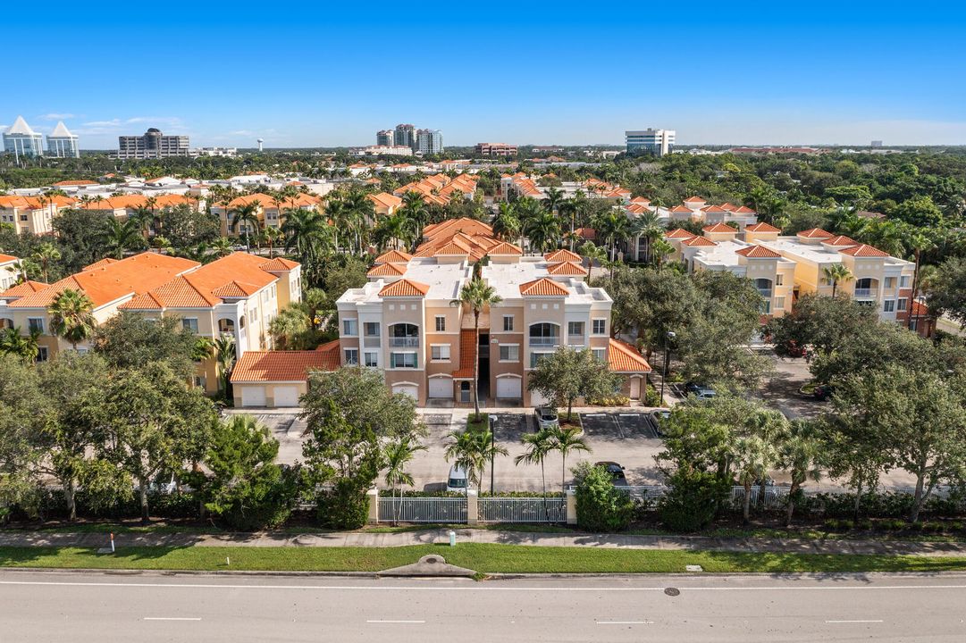 合同活跃: $2,075 (1 贝兹, 1 浴室, 815 平方英尺)