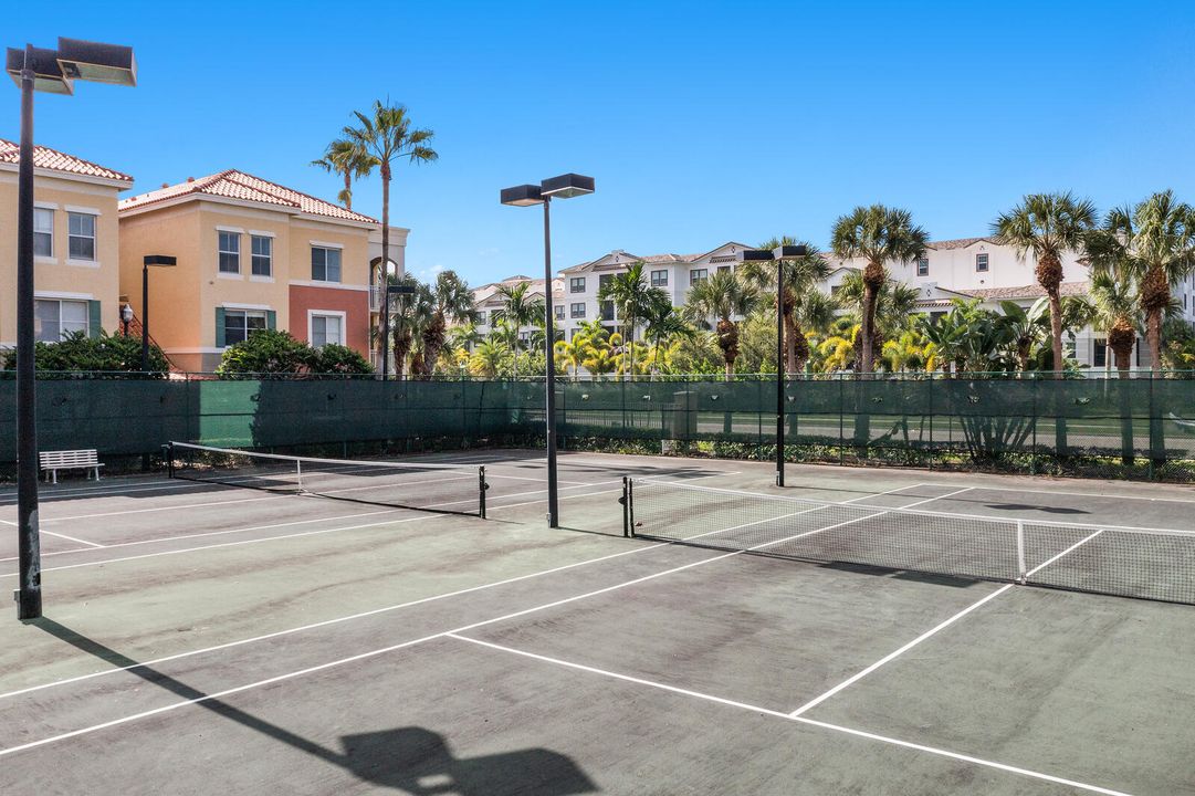 合同活跃: $2,075 (1 贝兹, 1 浴室, 815 平方英尺)