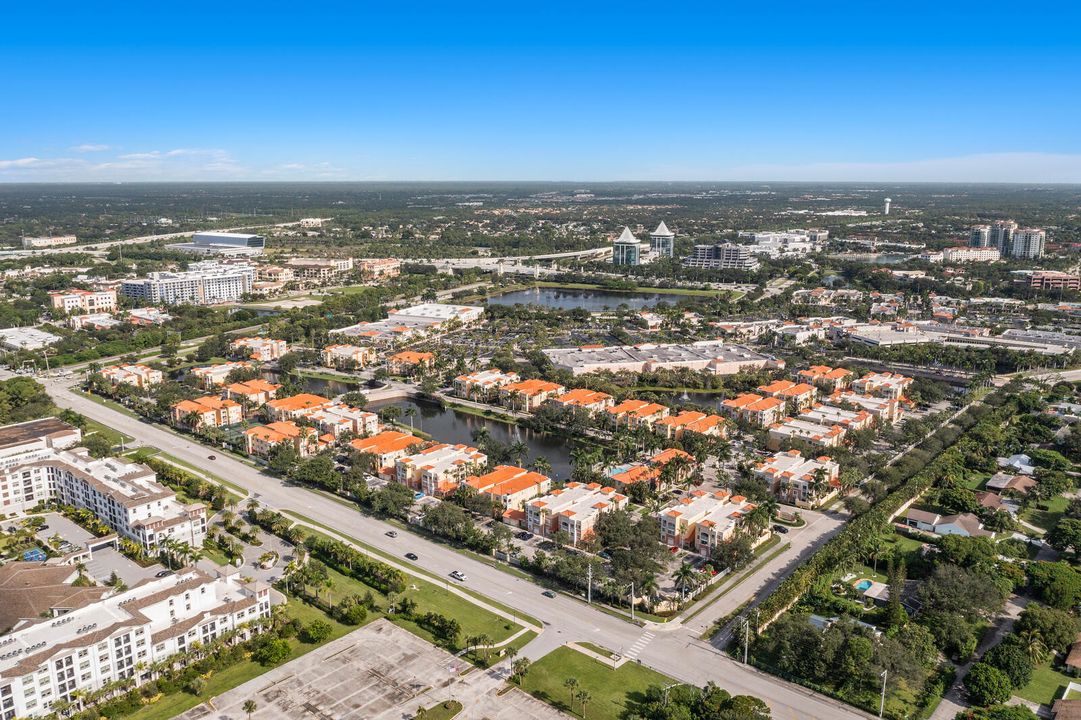 合同活跃: $2,075 (1 贝兹, 1 浴室, 815 平方英尺)