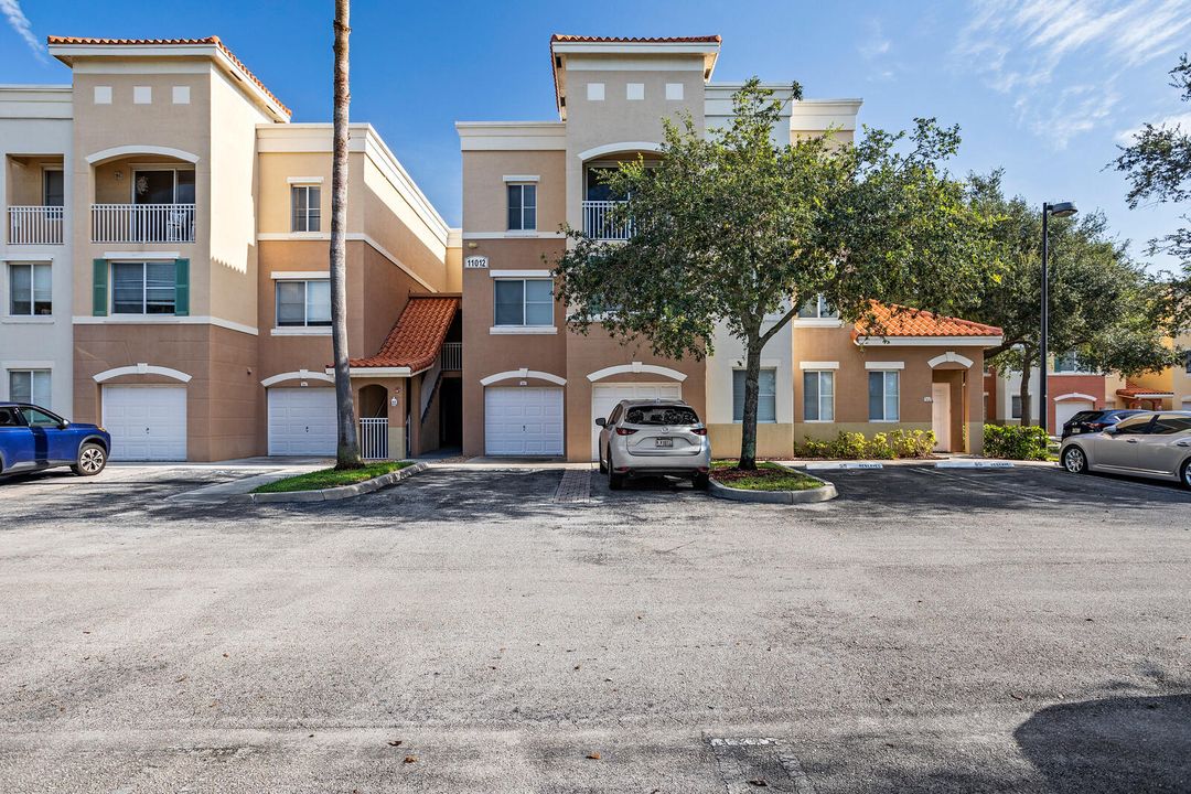 合同活跃: $2,075 (1 贝兹, 1 浴室, 815 平方英尺)