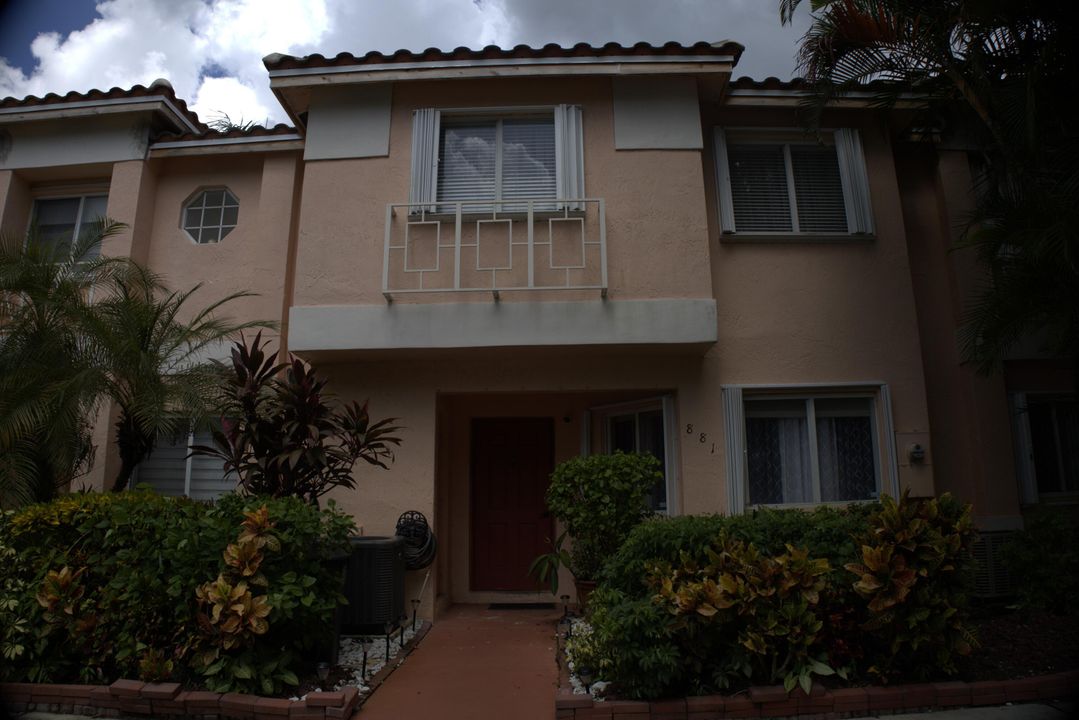 For Sale: $432,900 (3 beds, 3 baths, 1468 Square Feet)