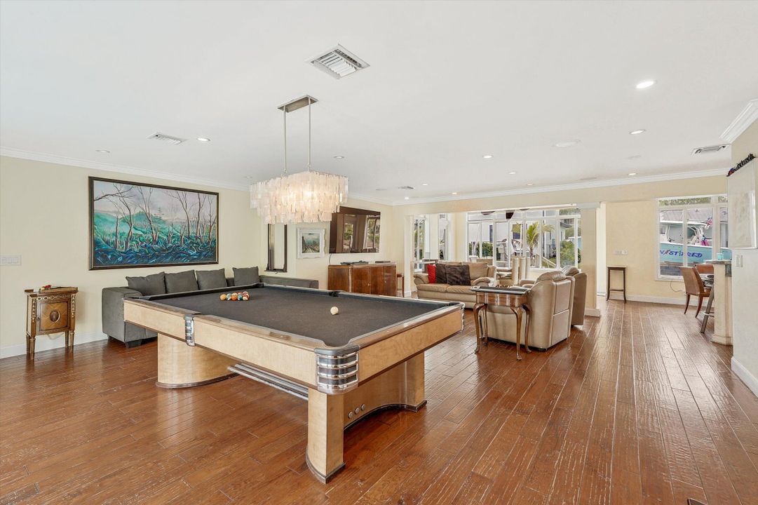 出租: $13,800 (4 贝兹, 2 浴室, 2087 平方英尺)