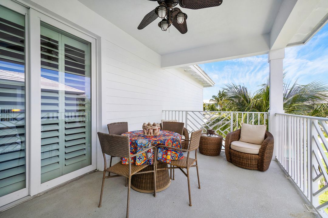 For Sale: $1,175,000 (3 beds, 3 baths, 1859 Square Feet)