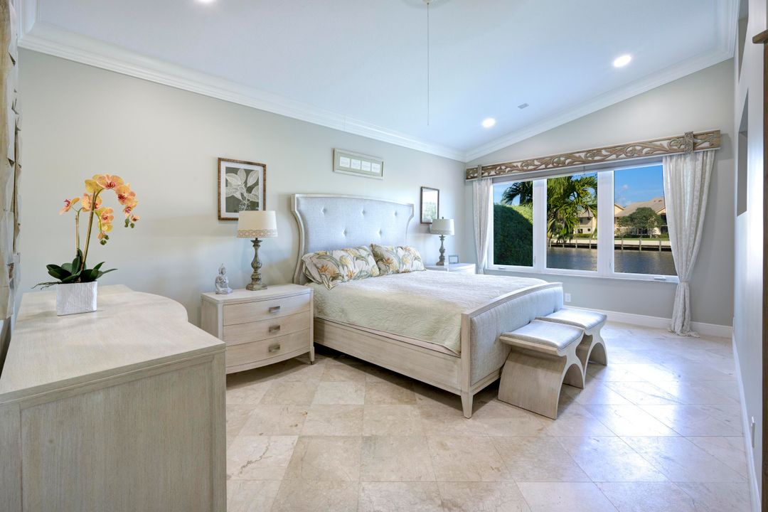 合同活跃: $12,000 (3 贝兹, 2 浴室, 2466 平方英尺)