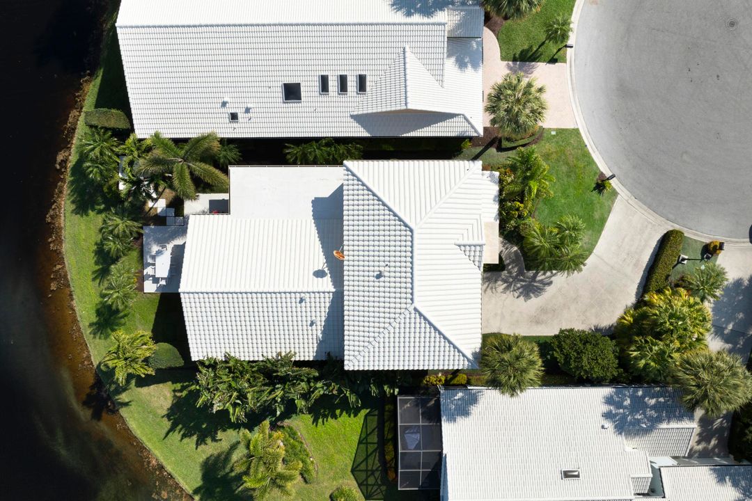 合同活跃: $12,000 (3 贝兹, 2 浴室, 2466 平方英尺)