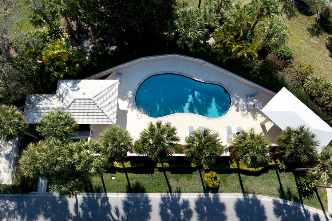 合同活跃: $12,000 (3 贝兹, 2 浴室, 2466 平方英尺)