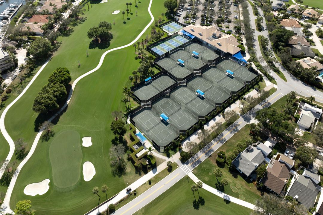 合同活跃: $12,000 (3 贝兹, 2 浴室, 2466 平方英尺)