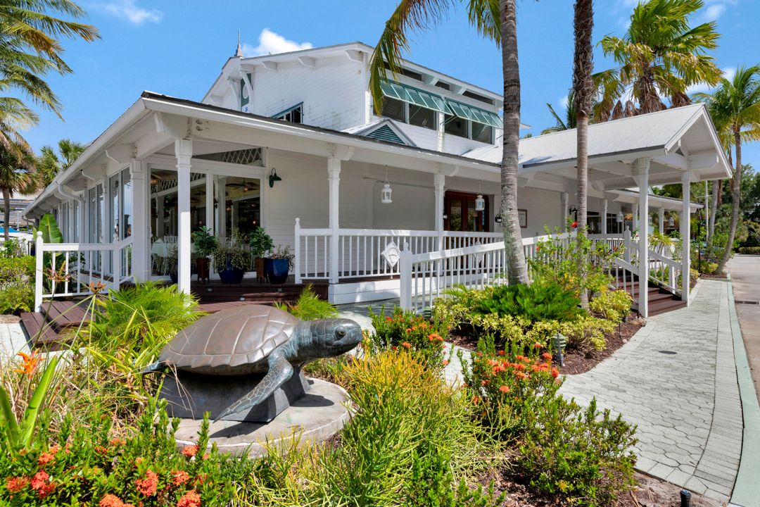 合同活跃: $12,000 (3 贝兹, 2 浴室, 2466 平方英尺)