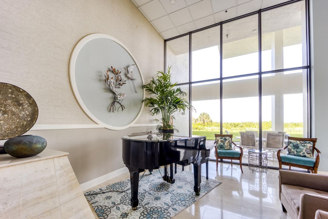 Activo con contrato: $329,000 (2 camas, 2 baños, 1207 Pies cuadrados)