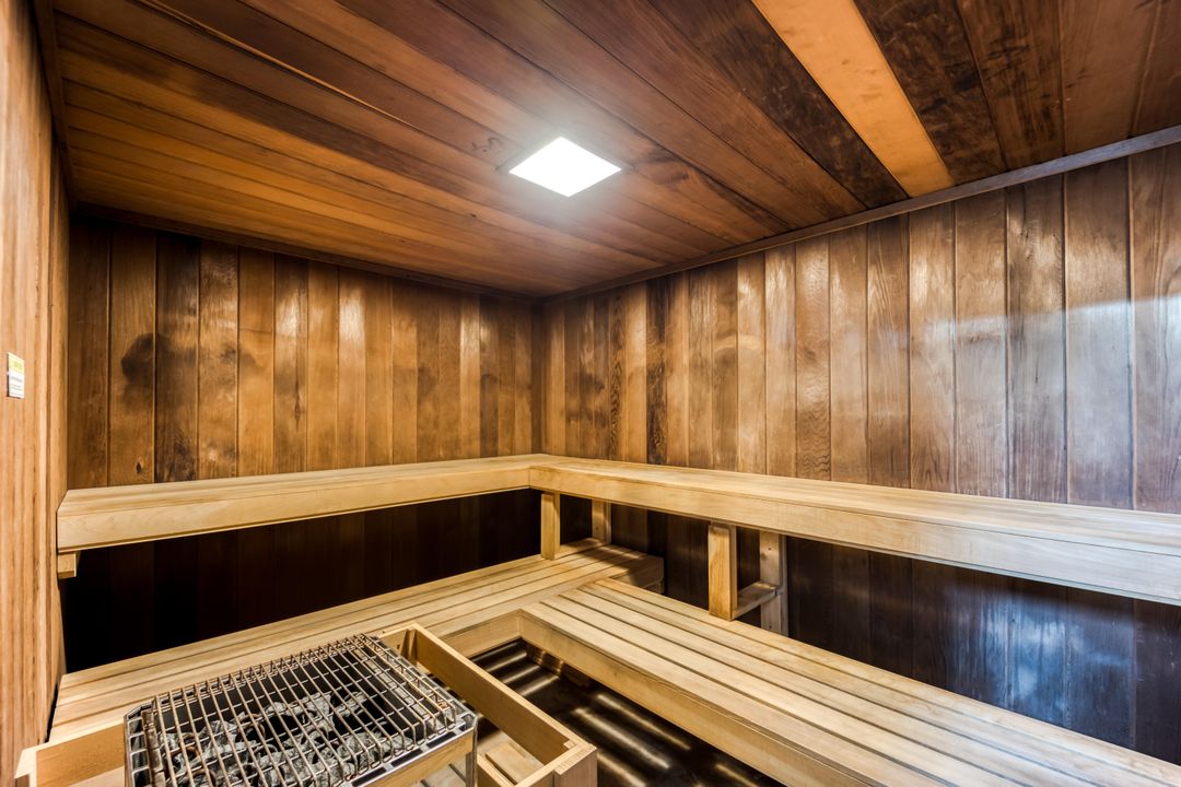 Activo con contrato: $329,000 (2 camas, 2 baños, 1207 Pies cuadrados)