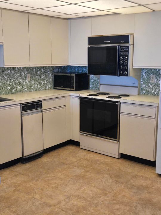 Activo con contrato: $329,000 (2 camas, 2 baños, 1207 Pies cuadrados)