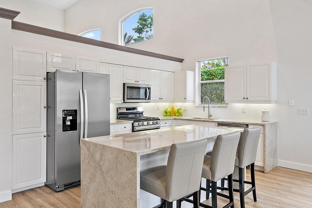 En Renta: $15,500 (3 camas, 3 baños, 2927 Pies cuadrados)