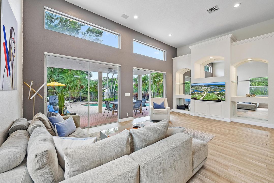 En Renta: $15,500 (3 camas, 3 baños, 2927 Pies cuadrados)