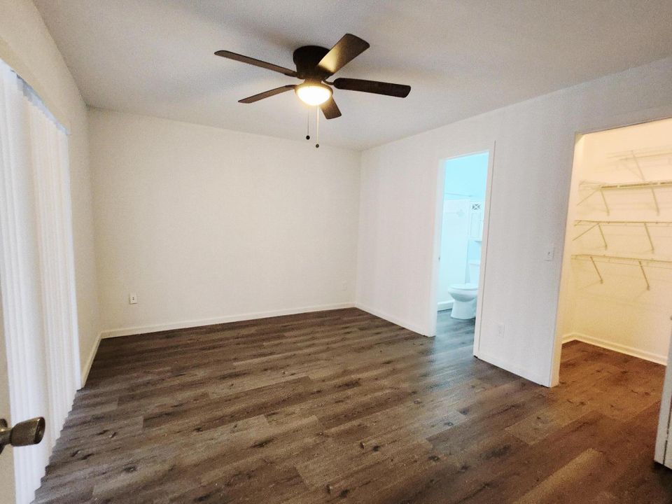 Active With Contract: $289,000 (2 beds, 2 baths, 1098 Square Feet)