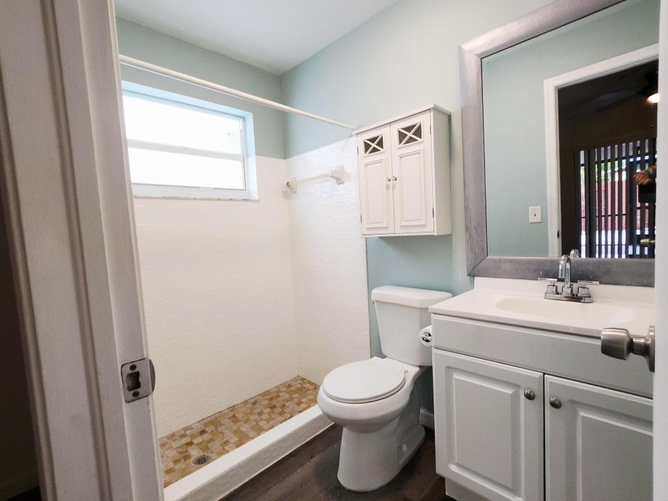 Active With Contract: $289,000 (2 beds, 2 baths, 1098 Square Feet)