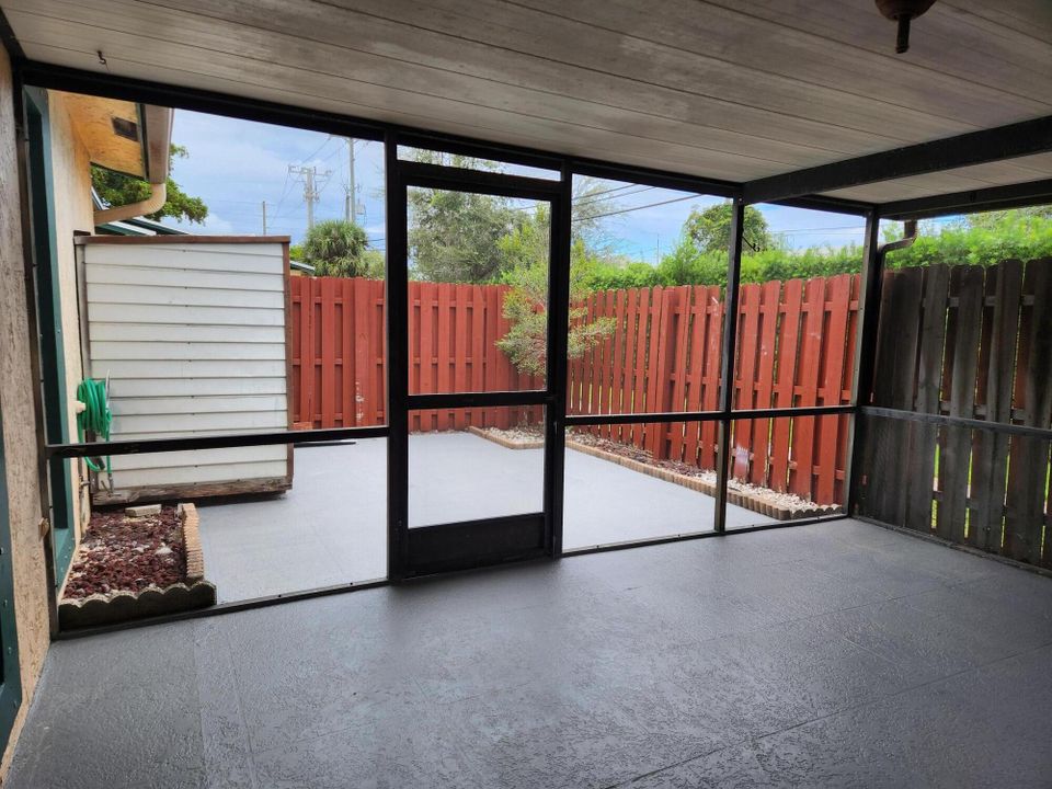 Active With Contract: $289,000 (2 beds, 2 baths, 1098 Square Feet)