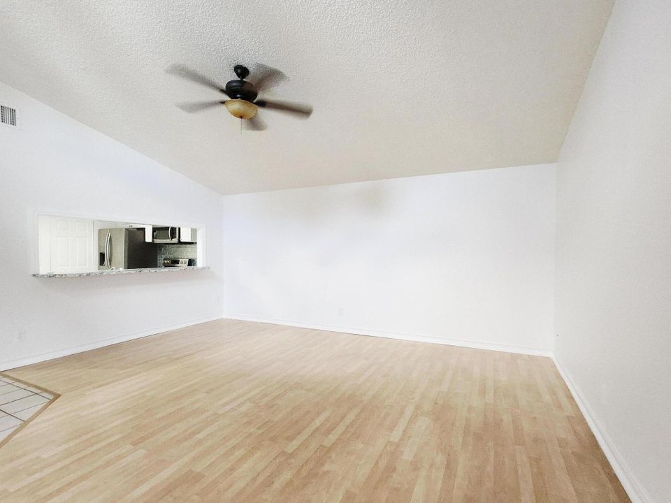 Active With Contract: $289,000 (2 beds, 2 baths, 1098 Square Feet)