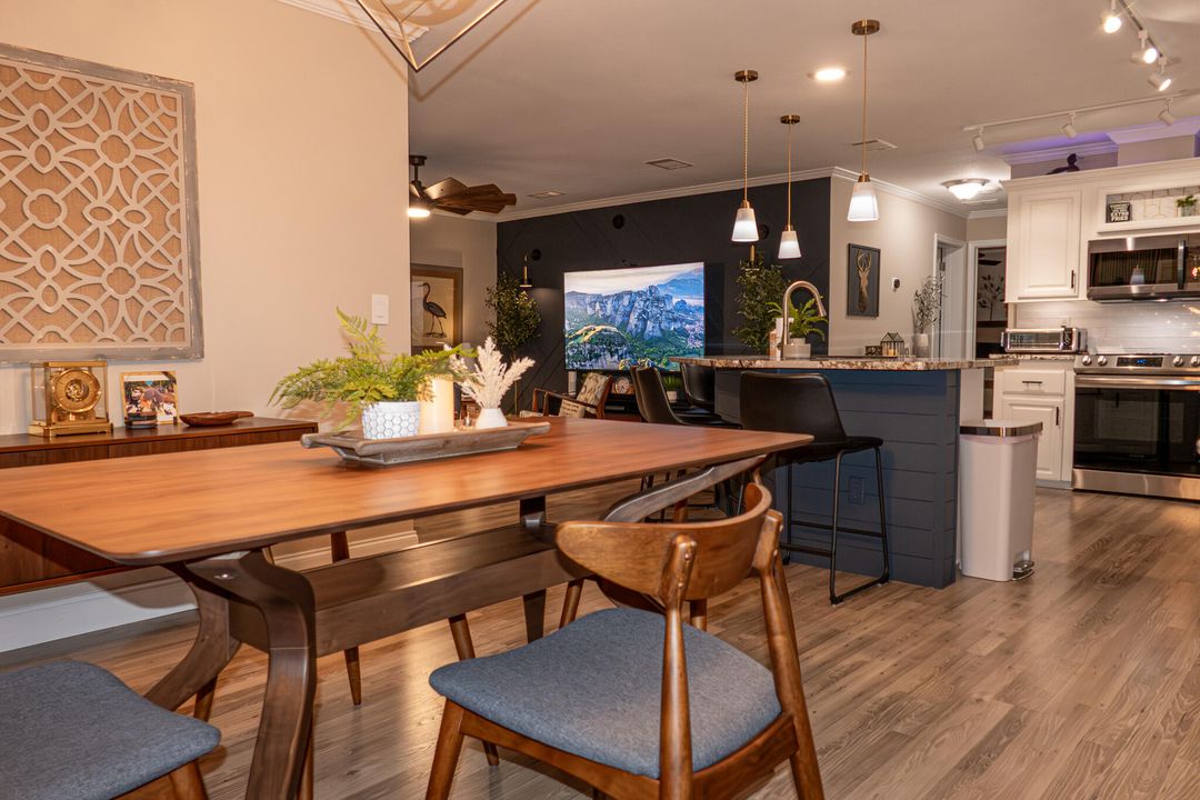 待售: $230,000 (2 贝兹, 2 浴室, 1404 平方英尺)