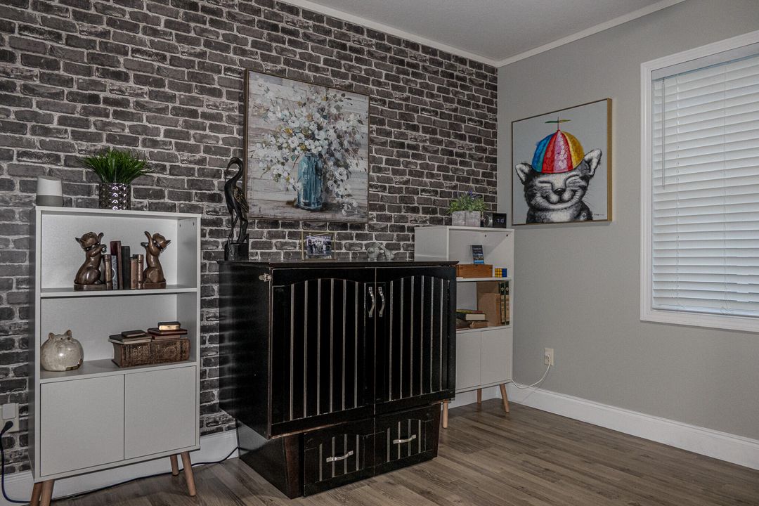 待售: $230,000 (2 贝兹, 2 浴室, 1404 平方英尺)