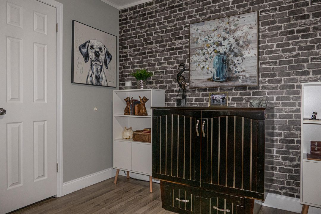 待售: $230,000 (2 贝兹, 2 浴室, 1404 平方英尺)