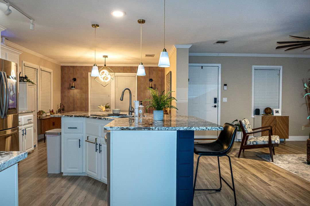 待售: $230,000 (2 贝兹, 2 浴室, 1404 平方英尺)