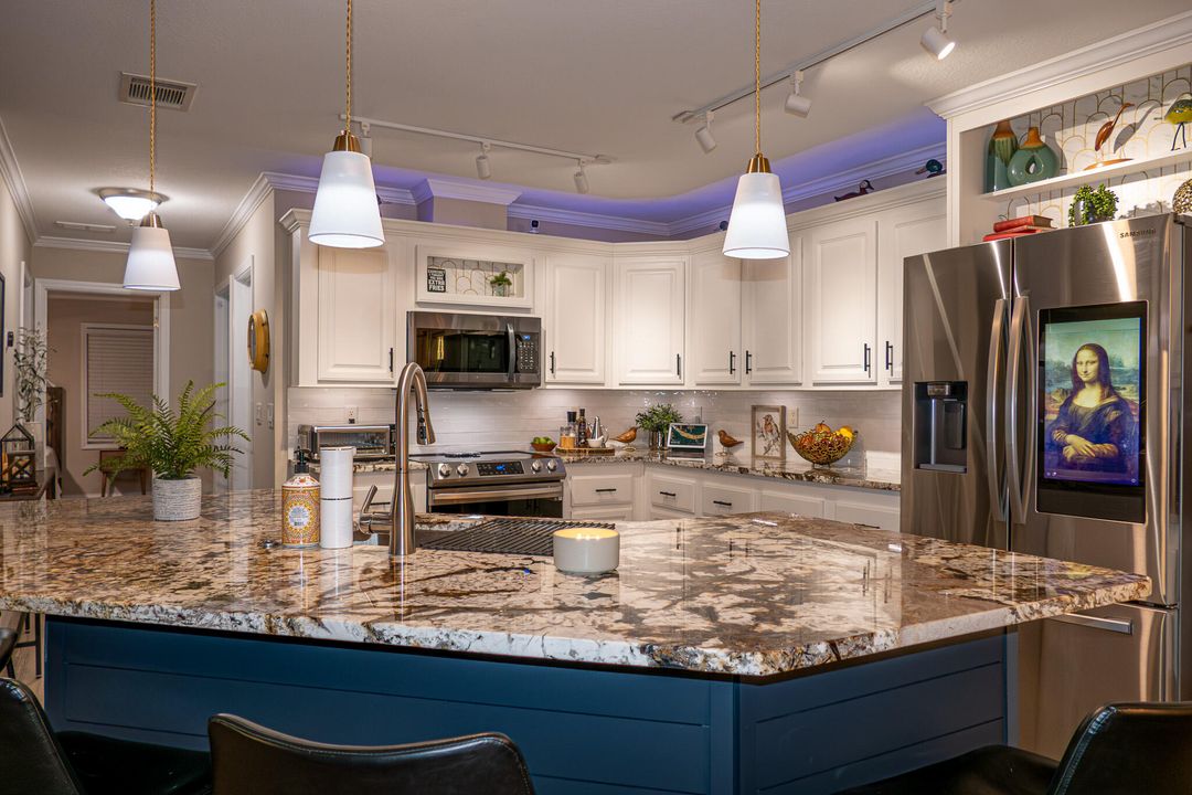 待售: $230,000 (2 贝兹, 2 浴室, 1404 平方英尺)