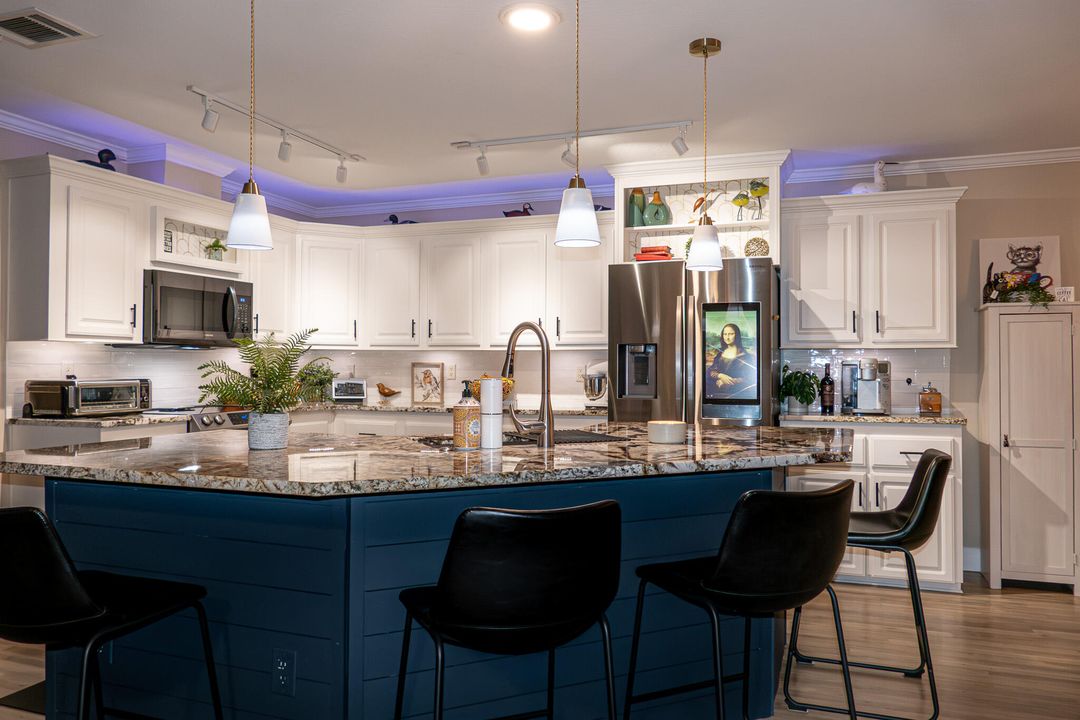 待售: $230,000 (2 贝兹, 2 浴室, 1404 平方英尺)