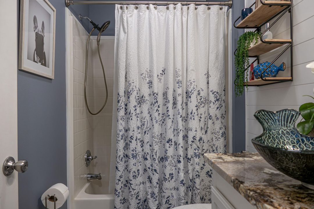 待售: $230,000 (2 贝兹, 2 浴室, 1404 平方英尺)