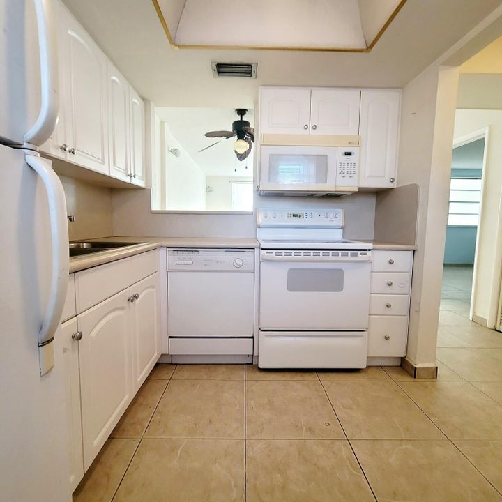 For Rent: $1,650 (1 beds, 1 baths, 648 Square Feet)