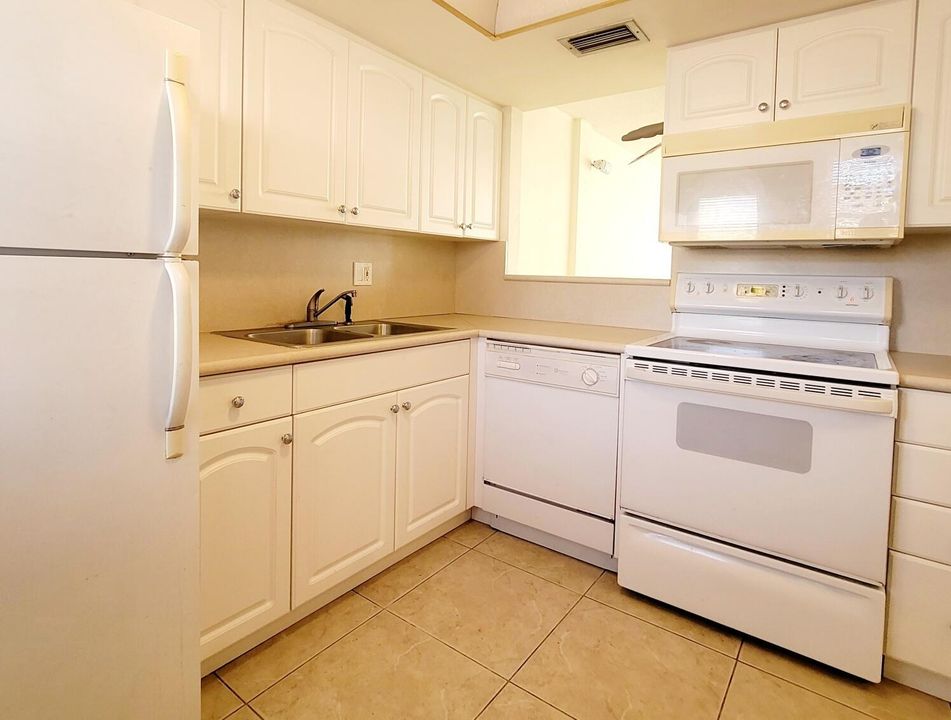 For Rent: $1,650 (1 beds, 1 baths, 648 Square Feet)