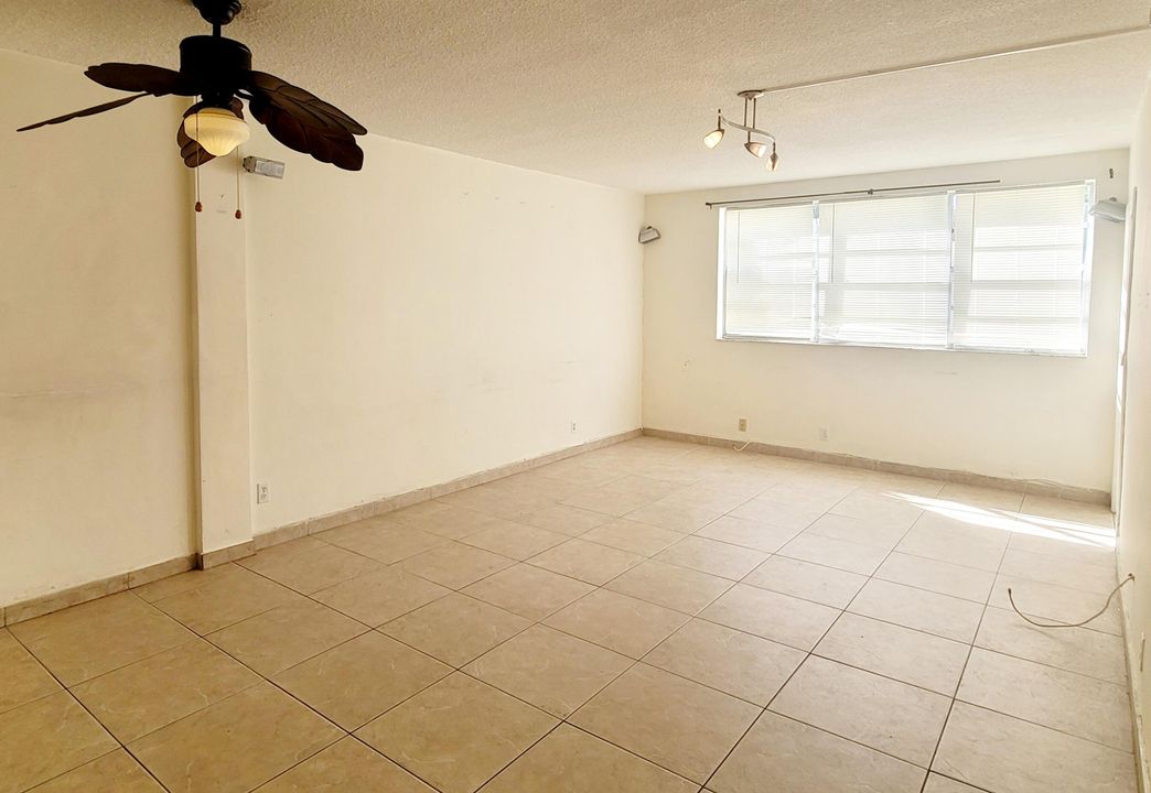 For Rent: $1,650 (1 beds, 1 baths, 648 Square Feet)