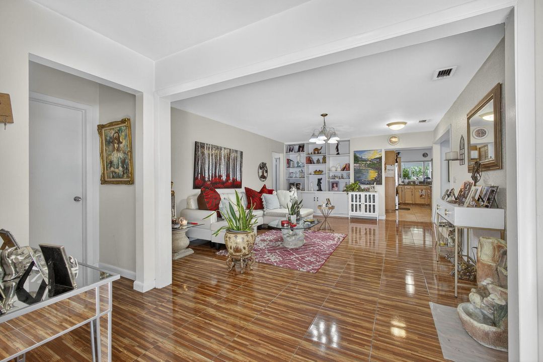 For Sale: $875,000 (5 beds, 2 baths, 2553 Square Feet)