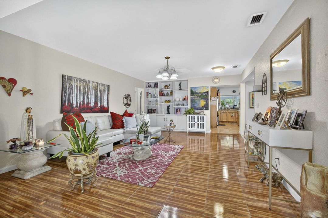 For Sale: $875,000 (5 beds, 2 baths, 2553 Square Feet)