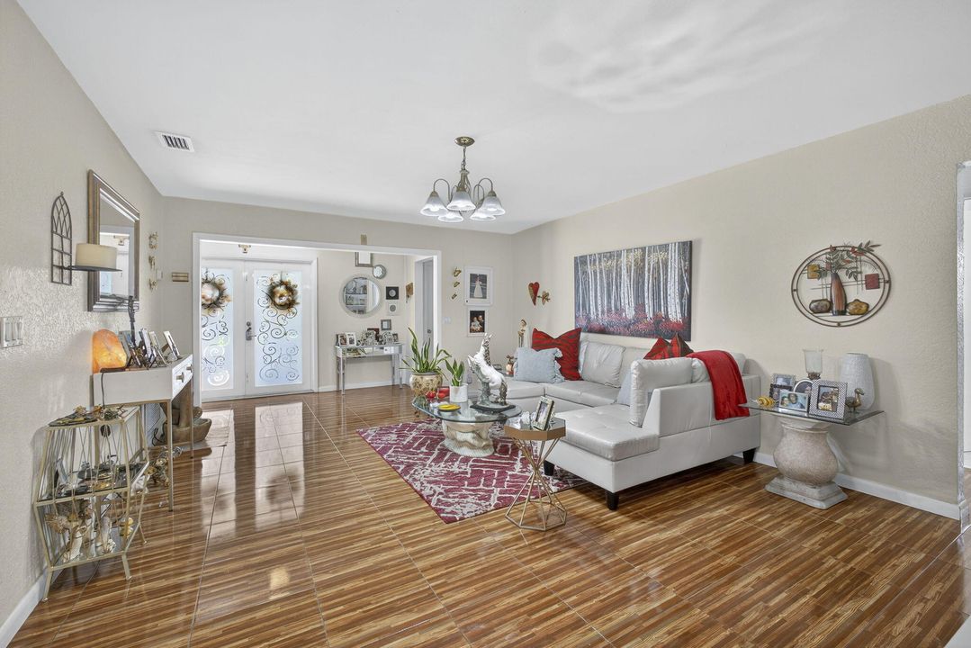 For Sale: $875,000 (5 beds, 2 baths, 2553 Square Feet)
