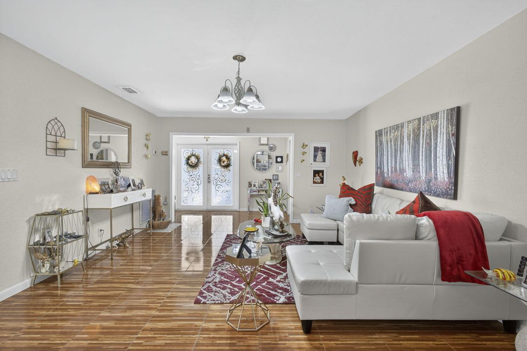 For Sale: $875,000 (5 beds, 2 baths, 2553 Square Feet)