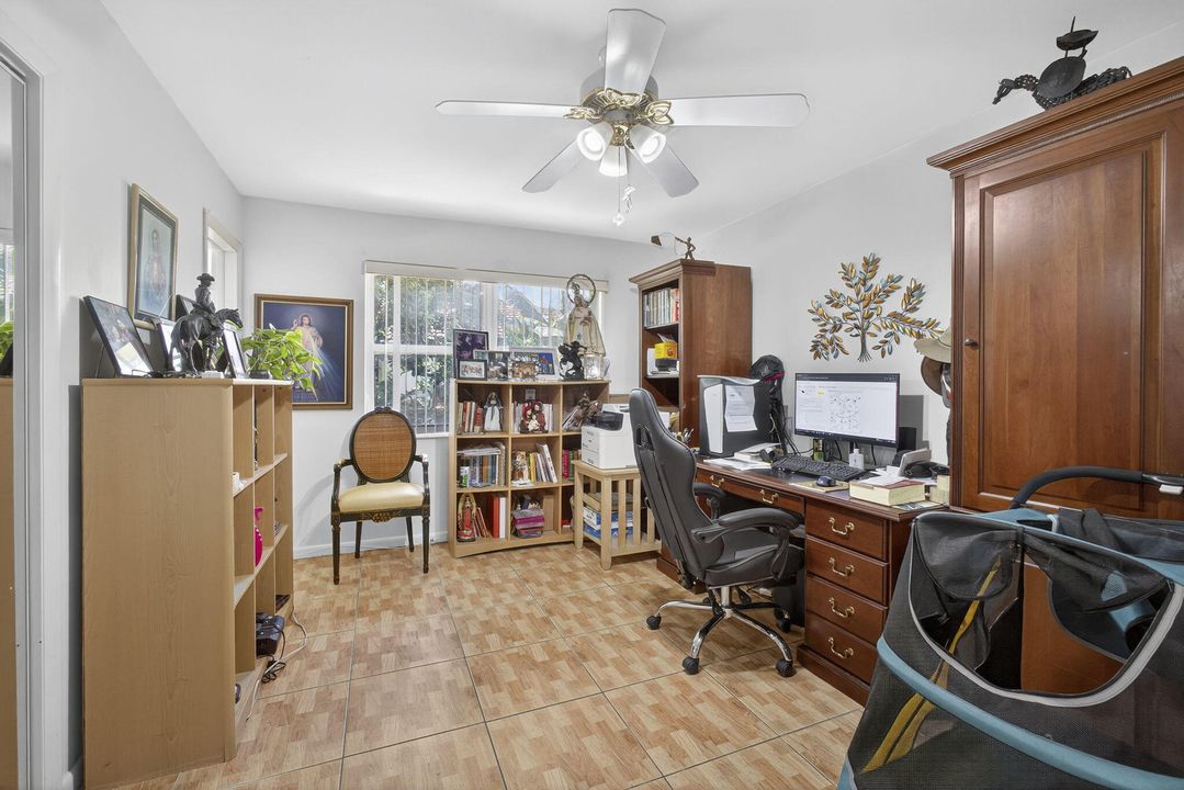 For Sale: $875,000 (5 beds, 2 baths, 2553 Square Feet)