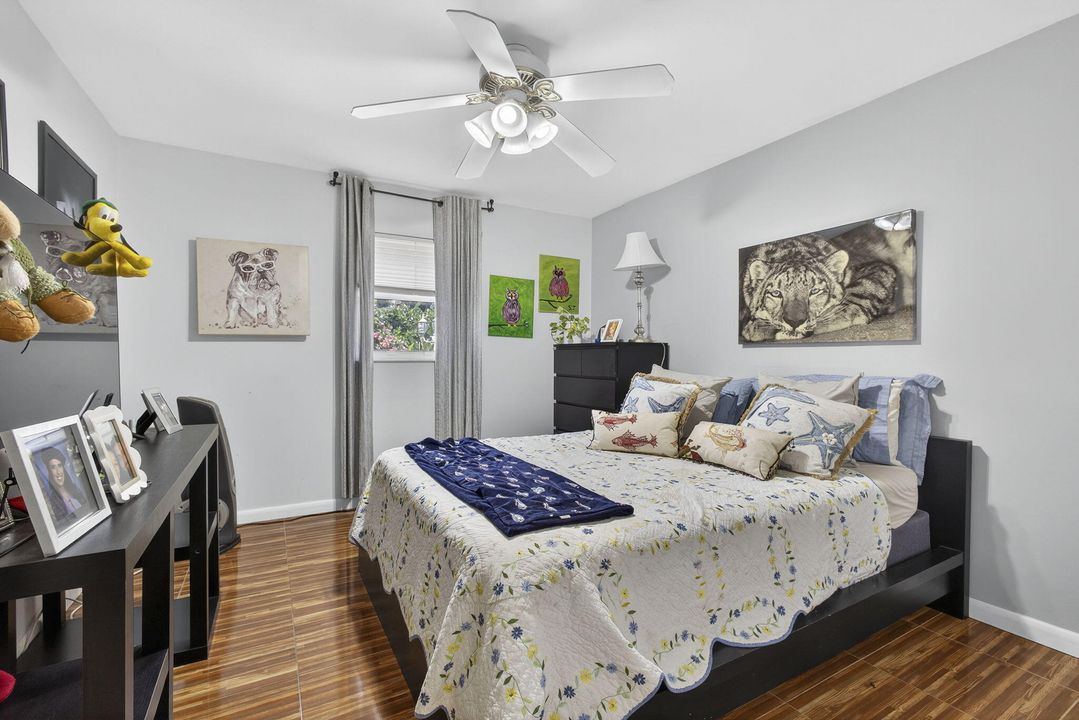 For Sale: $875,000 (5 beds, 2 baths, 2553 Square Feet)