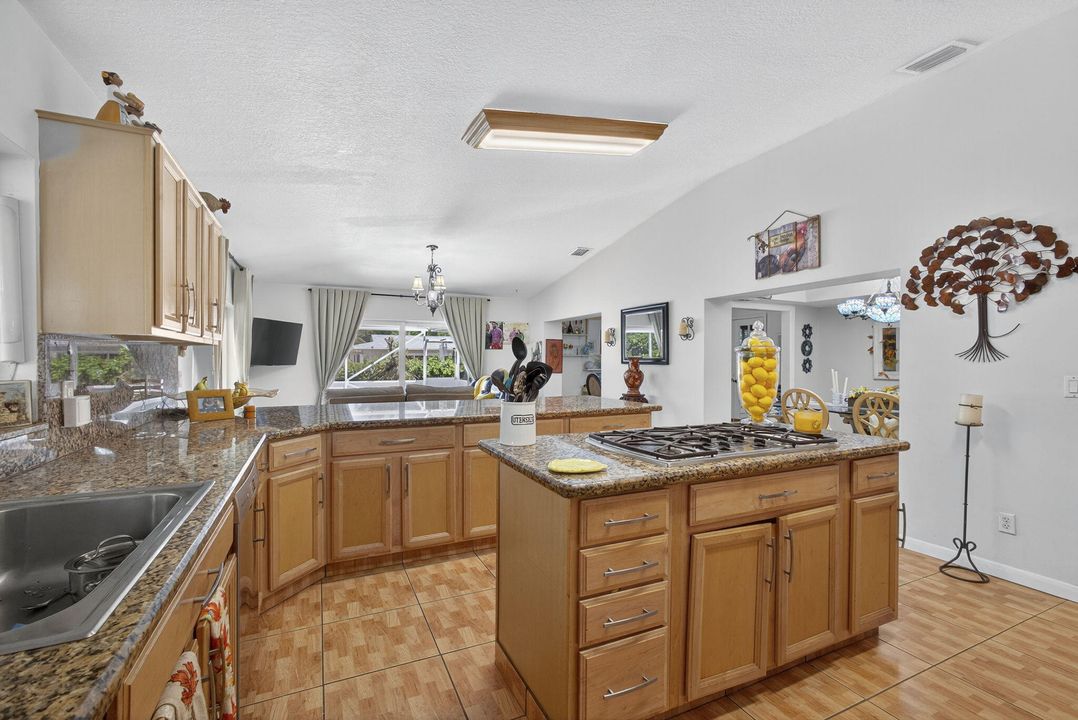 For Sale: $875,000 (5 beds, 2 baths, 2553 Square Feet)