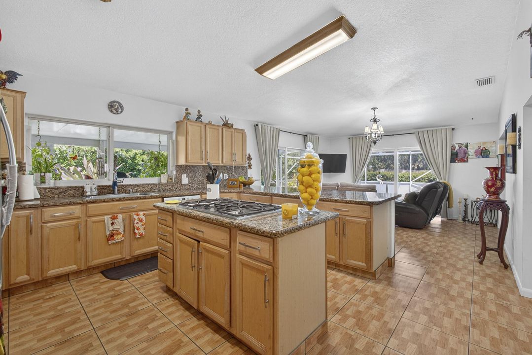 For Sale: $875,000 (5 beds, 2 baths, 2553 Square Feet)