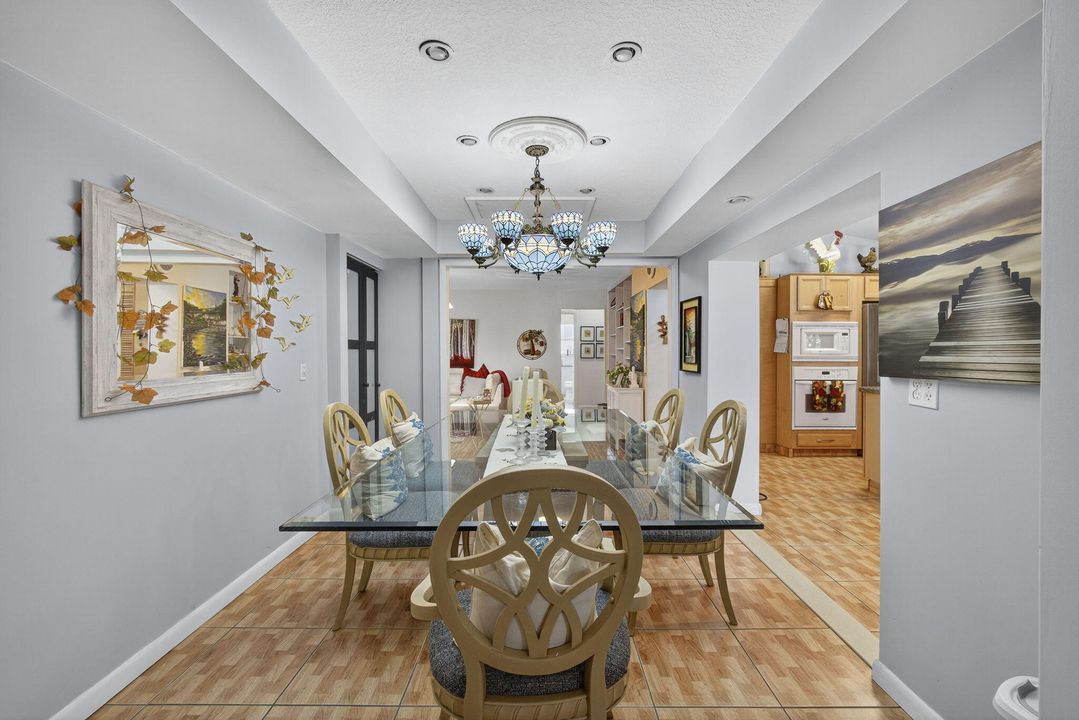 For Sale: $875,000 (5 beds, 2 baths, 2553 Square Feet)