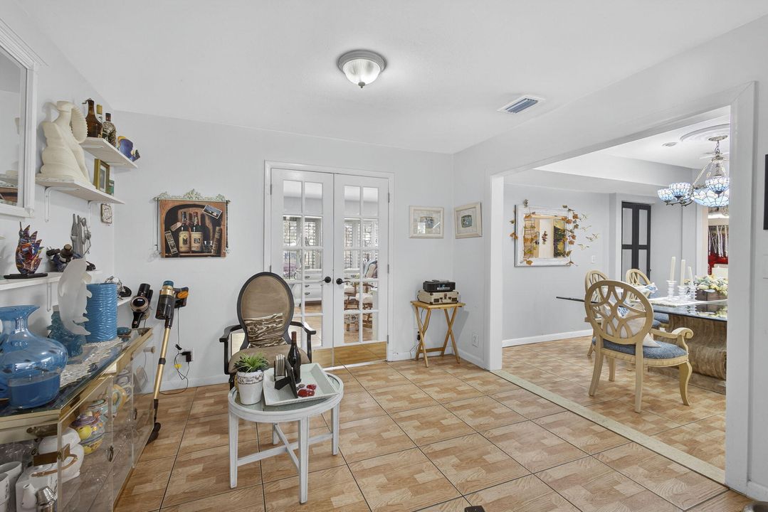 For Sale: $875,000 (5 beds, 2 baths, 2553 Square Feet)