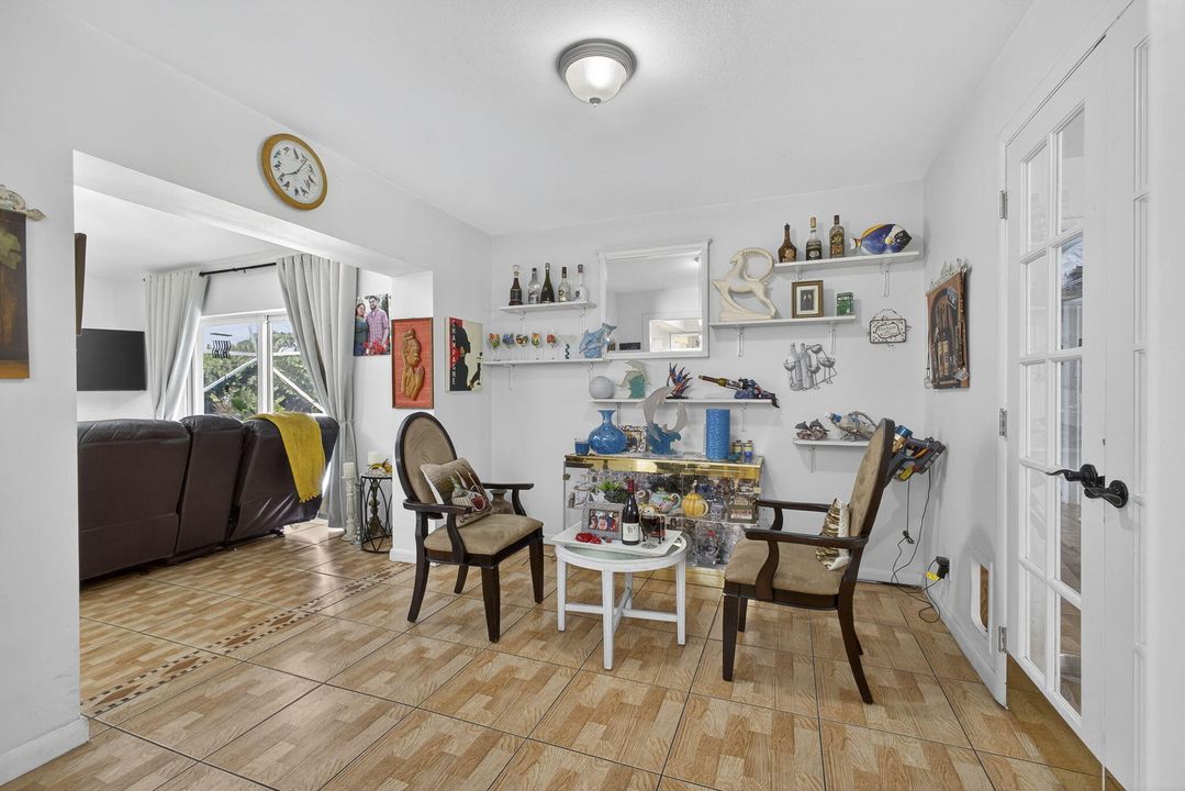 For Sale: $875,000 (5 beds, 2 baths, 2553 Square Feet)