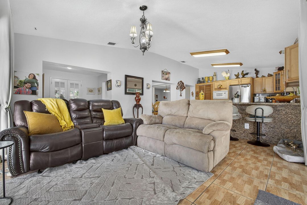 For Sale: $875,000 (5 beds, 2 baths, 2553 Square Feet)