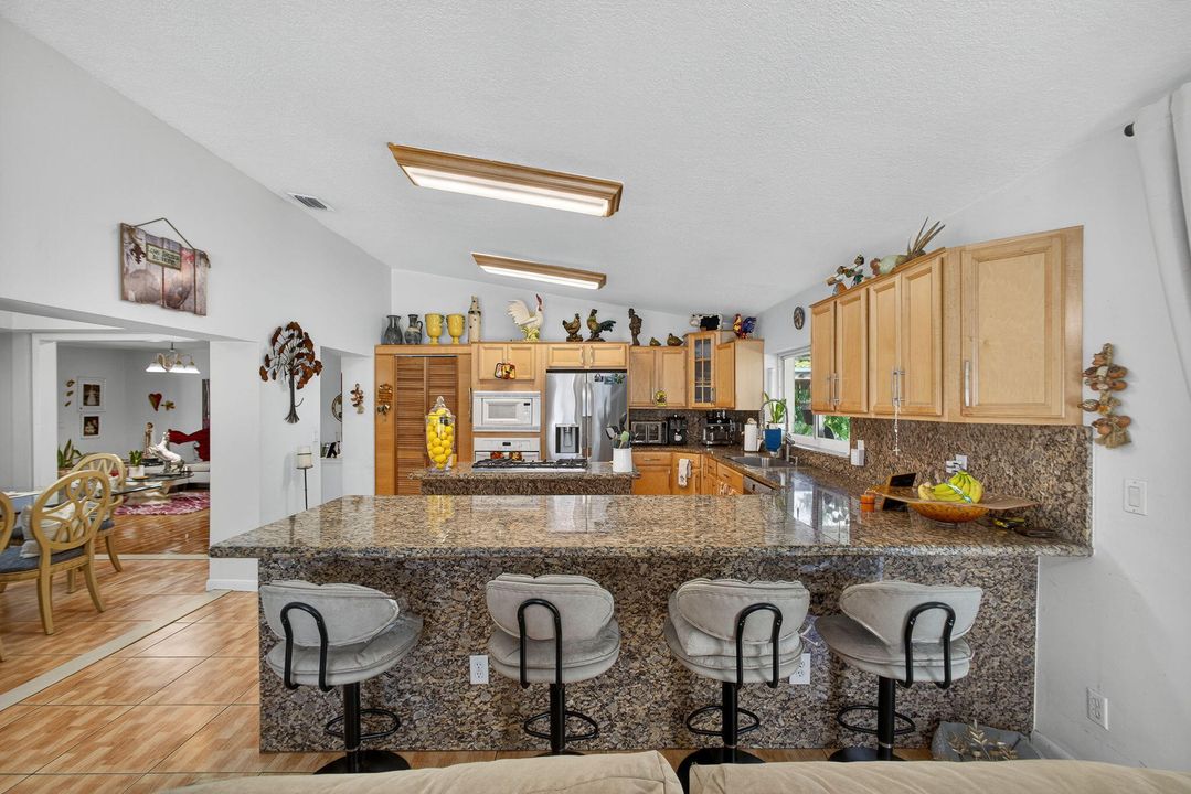 For Sale: $875,000 (5 beds, 2 baths, 2553 Square Feet)