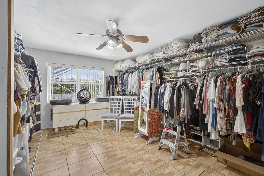 For Sale: $875,000 (5 beds, 2 baths, 2553 Square Feet)