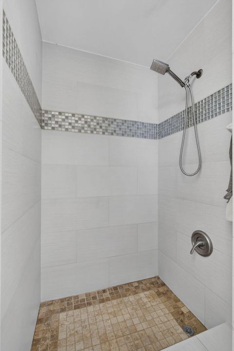 For Sale: $875,000 (5 beds, 2 baths, 2553 Square Feet)